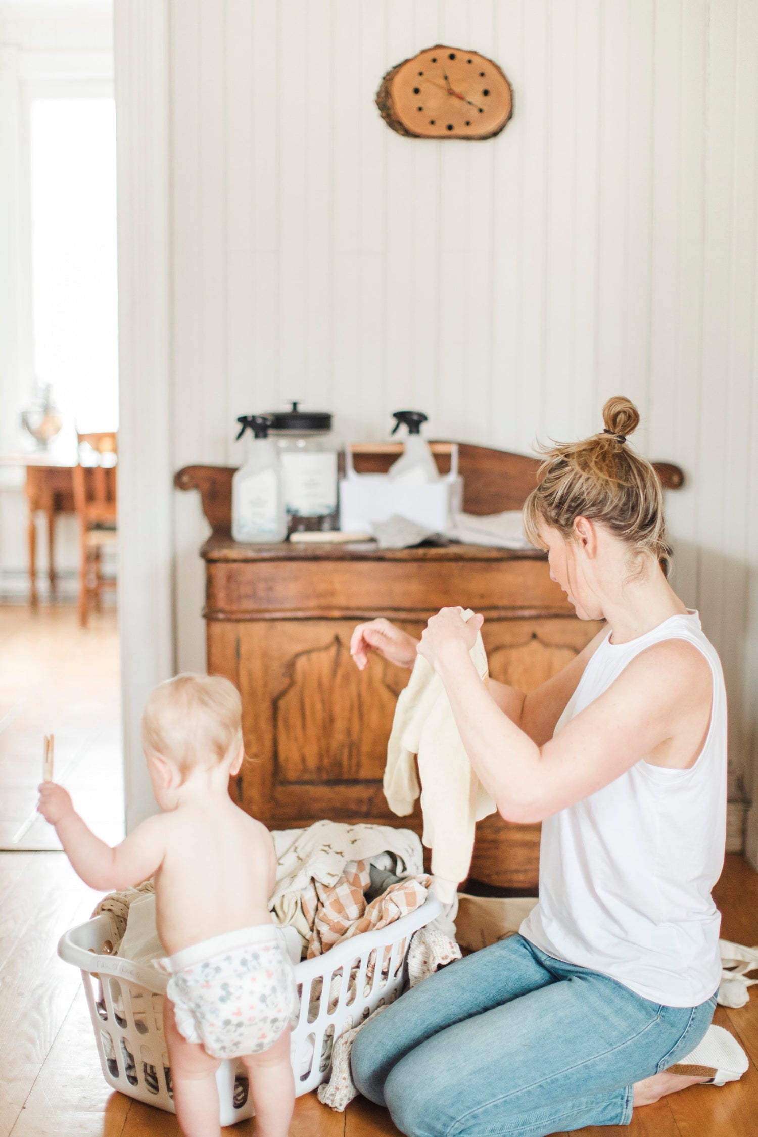 Trier les vêtements d'enfants pour la transition printemps-été